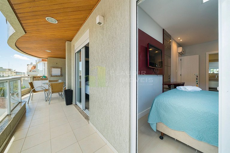 303M - Luxuoso apartamento poucos metros do mar em Bombas
