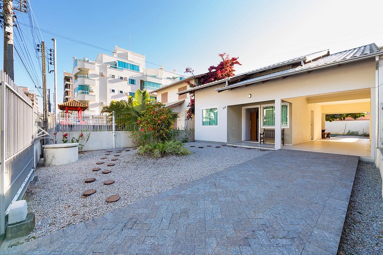 026D - Linda casa de 3 dormitórios para até 6 pessoas próxim