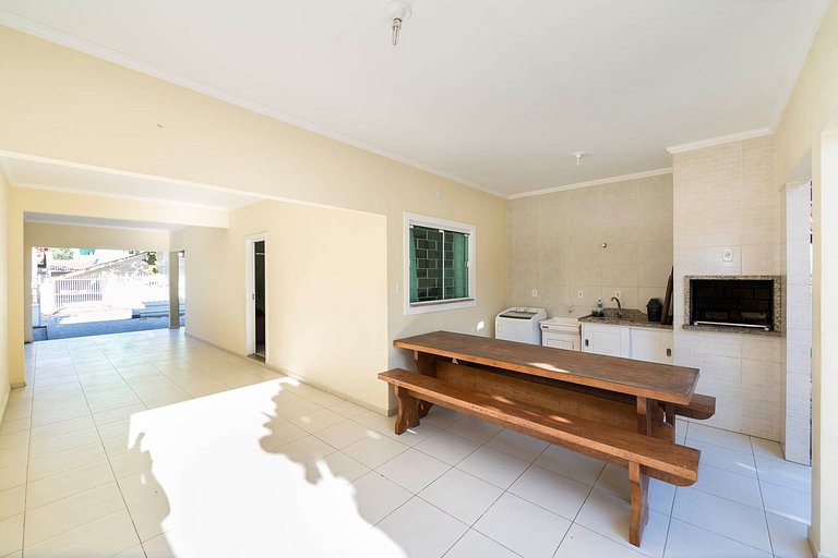 026D - Linda casa de 3 dormitórios para até 8 pessoas próxim