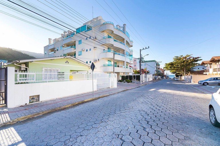 035B - Linda Casa de 3 dormitórios para 8 pessoas, próxima a