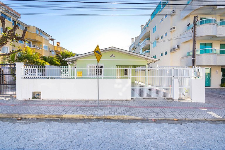 035B - Linda Casa de 3 dormitórios para 8 pessoas, próxima a