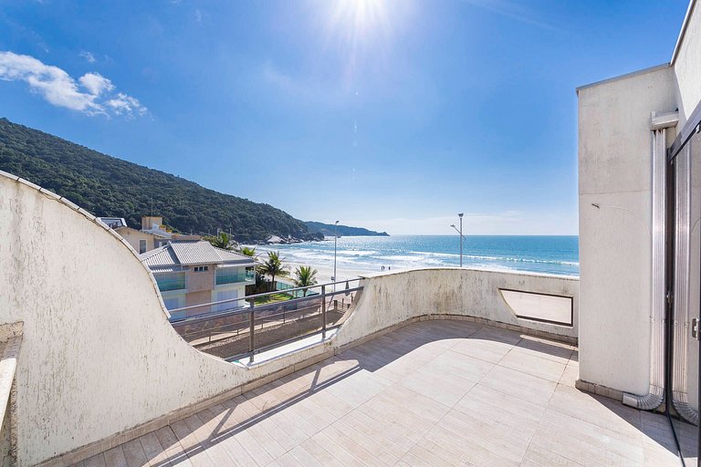 103BS - Triplex com Piscina Frente para o Mar em Bombinhas S