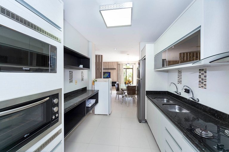 103BS - Triplex com Piscina Frente para o Mar em Bombinhas S