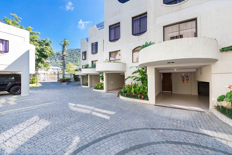 103BS - Triplex com Piscina Frente para o Mar em Bombinhas S
