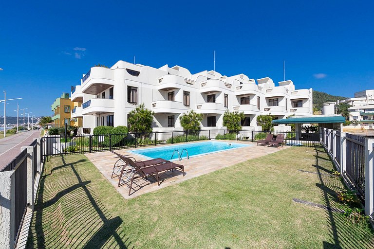 103BS - Triplex com Piscina Frente para o Mar em Bombinhas S