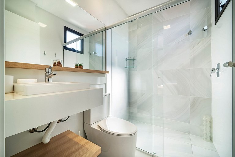 101VIE - Luxuoso apartamento 02 suítes para até 05 pessoas e