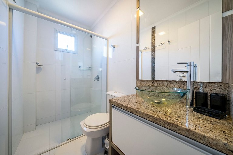 204M - Maravilhoso apartamento poucos metros do mar na praia