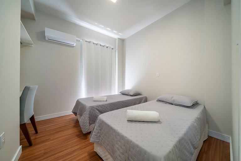 201RL - Apartamento 03 quartos, à poucos metros da Praia de