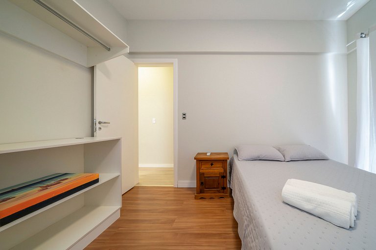 201RL - Apartamento 03 quartos, à poucos metros da Praia de