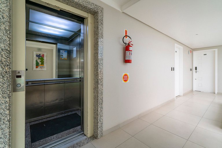 201RL - Apartamento 03 quartos, à poucos metros da Praia de