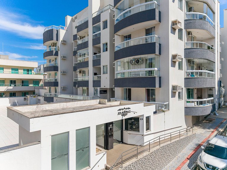 201RL - Apartamento 03 quartos, à poucos metros da Praia de