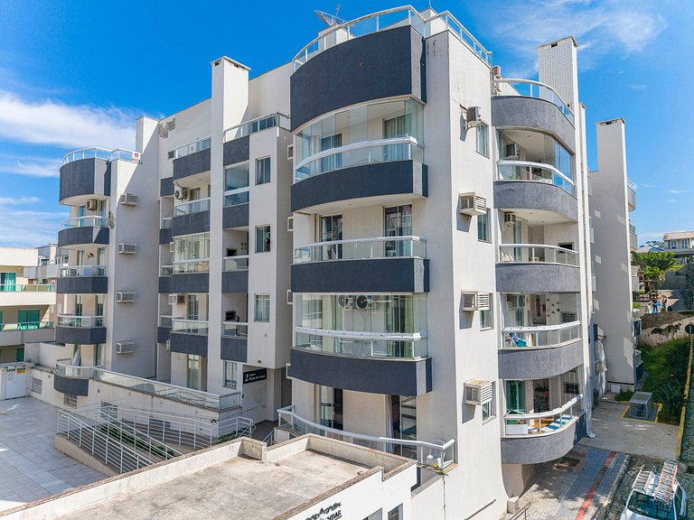 201RL - Apartamento 03 quartos, à poucos metros da Praia de