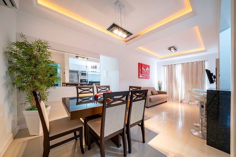 203M - Lindo apartamento a poucos metros do mar em Bombas