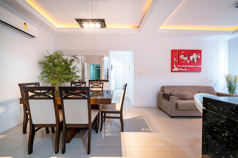 203M - Lindo apartamento a poucos metros do mar em Bombas