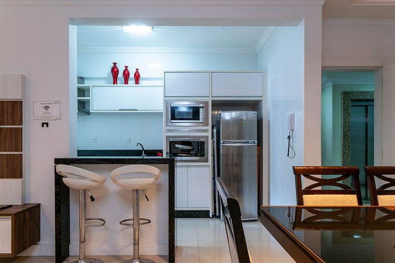 203M - Lindo apartamento a poucos metros do mar em Bombas