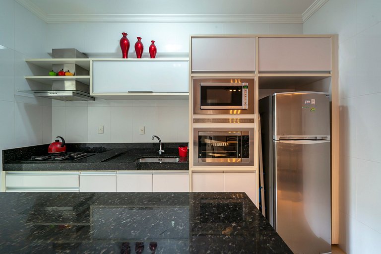 203M - Lindo apartamento a poucos metros do mar em Bombas