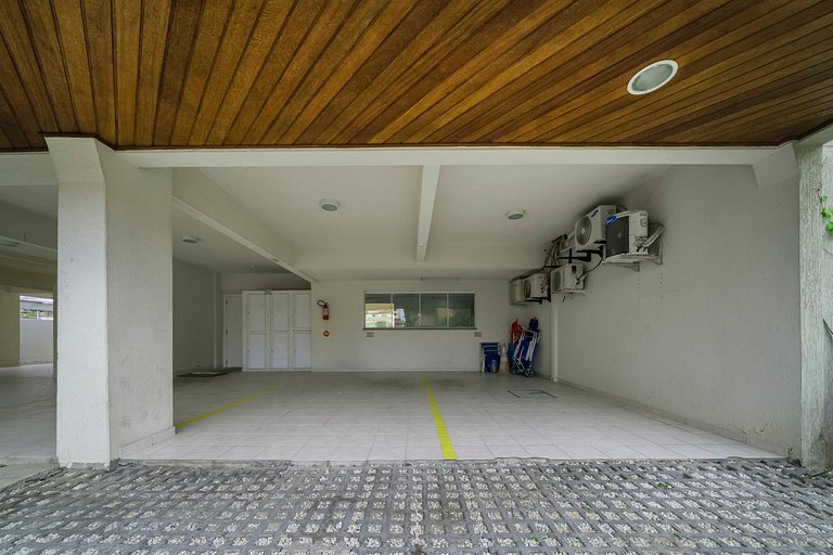 203M - Lindo apartamento a poucos metros do mar em Bombas