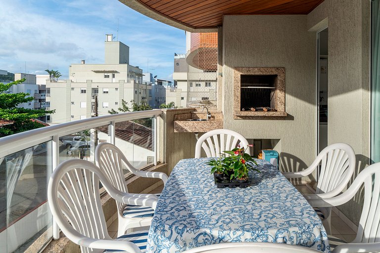 203M - Lindo apartamento a poucos metros do mar em Bombas