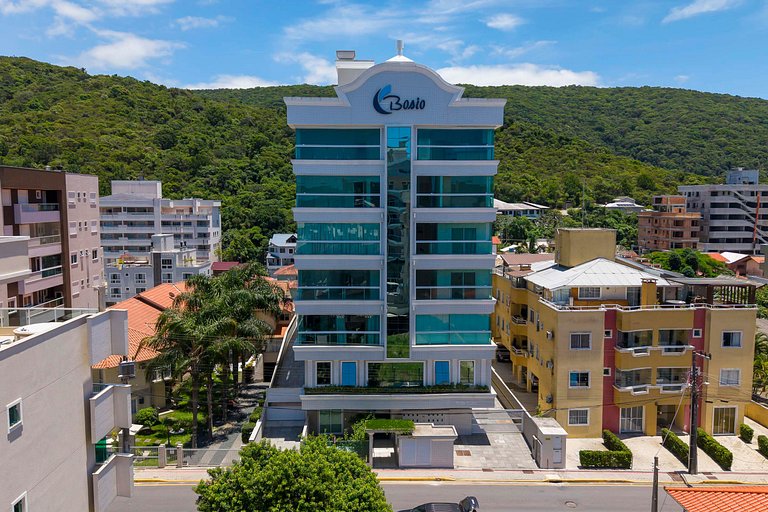 Cobertura 3 suítes com vista a 150 metros da praia de Bombas