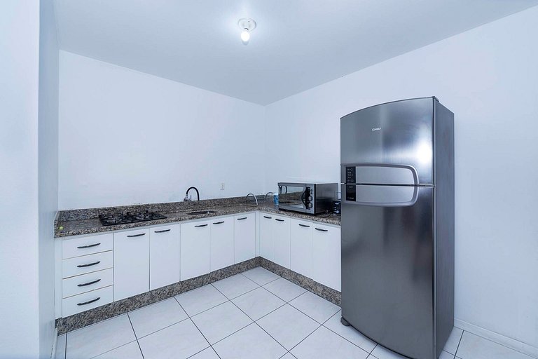 183V - Casa 05 dormitórios, 15 pessoas localizada à 150 mts