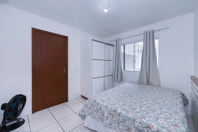 183V - Casa 05 dormitórios, 15 pessoas localizada à 150 mts