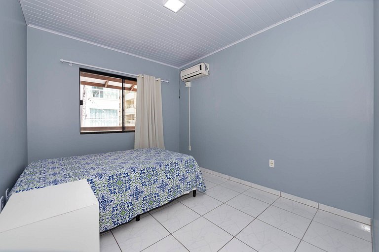 183V - Casa 05 dormitórios, 15 pessoas localizada à 150 mts