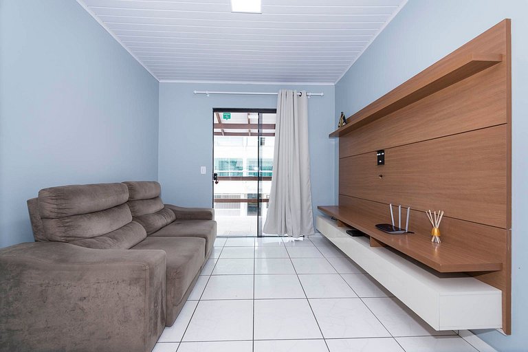 183V - Casa 05 dormitórios, 15 pessoas localizada à 150 mts