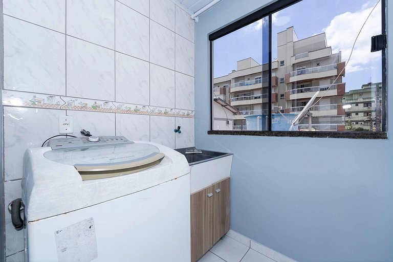 183V - Casa 05 dormitórios, 15 pessoas localizada à 150 mts