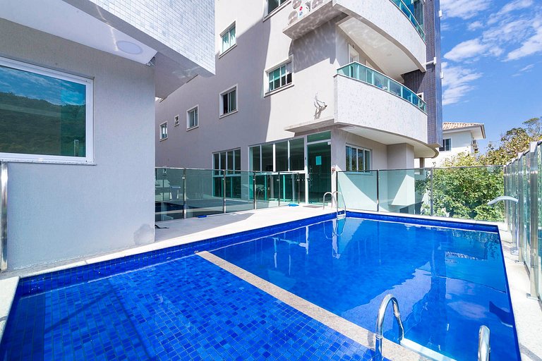 Lindo Apto com piscina, 2 dormitórios em Bombas - Bombinhas